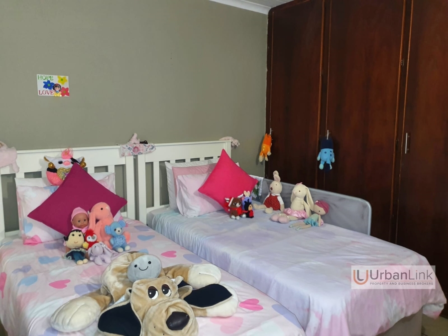 3 Bedroom Property for Sale in Safari Gardens North West